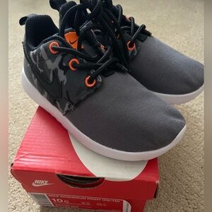 (TD) Nike Rosherun Print sneakers